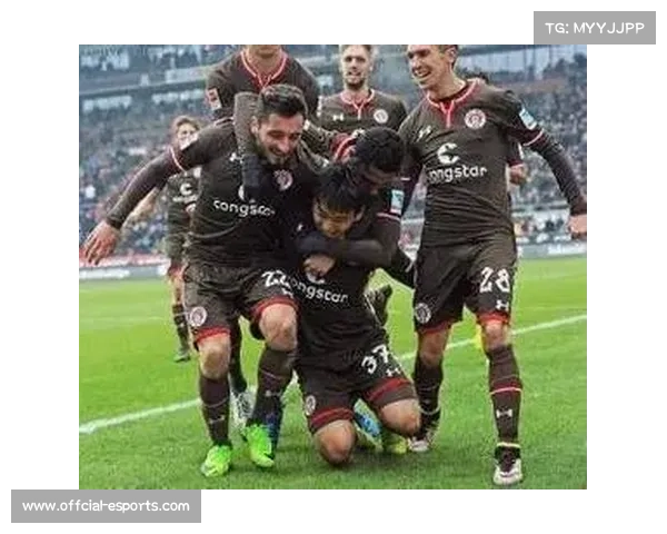 史密斯任意球助攻琼斯破门，圣保利2-2扳平