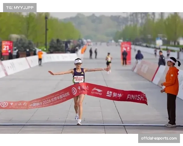 北京半程马拉松王文杰1小时1分15秒刷新国内男子半马纪录 北京半程马拉松王文杰1小时1分15秒刷新国内男子半马纪录